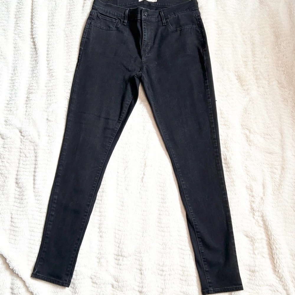 Levi’s 710 Women’s Black High-Rise Super Skinny Jeans – Size 32/30